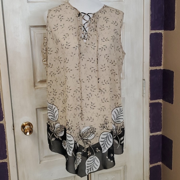 Flowy dressy tank top - Picture 1 of 3